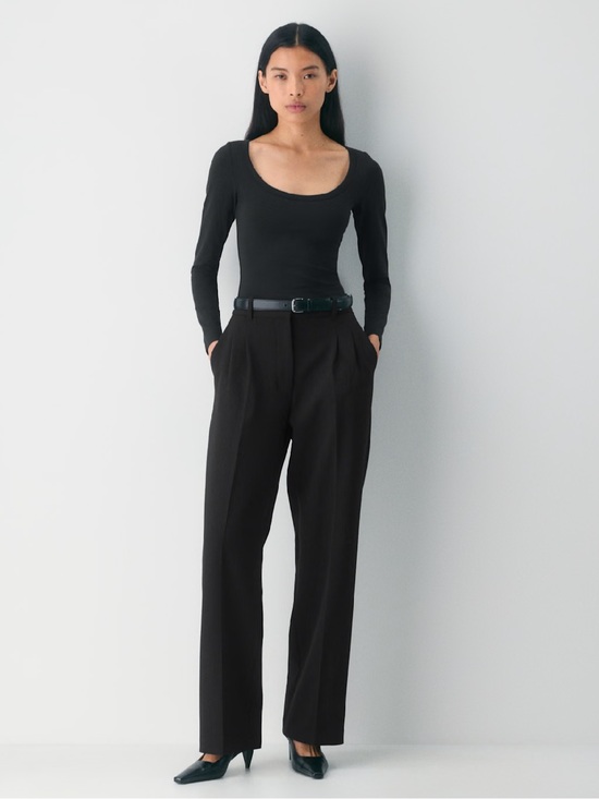 Aritzia Tops - Aritzia Babaton Original Contour Archer Long Sleeve